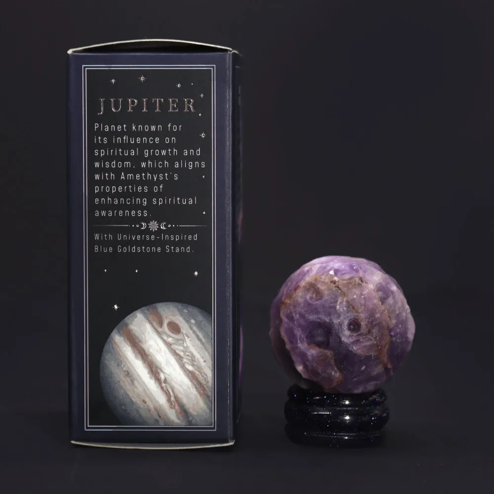 Ametyst krystalsfære med Goldstone-stativ Jupiter