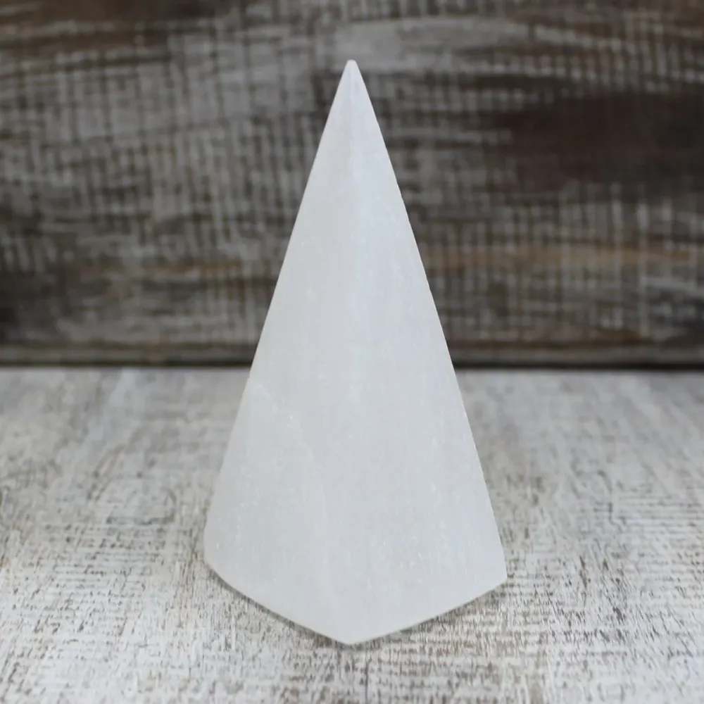 Selenit Pyramide Krystal – 10 cm