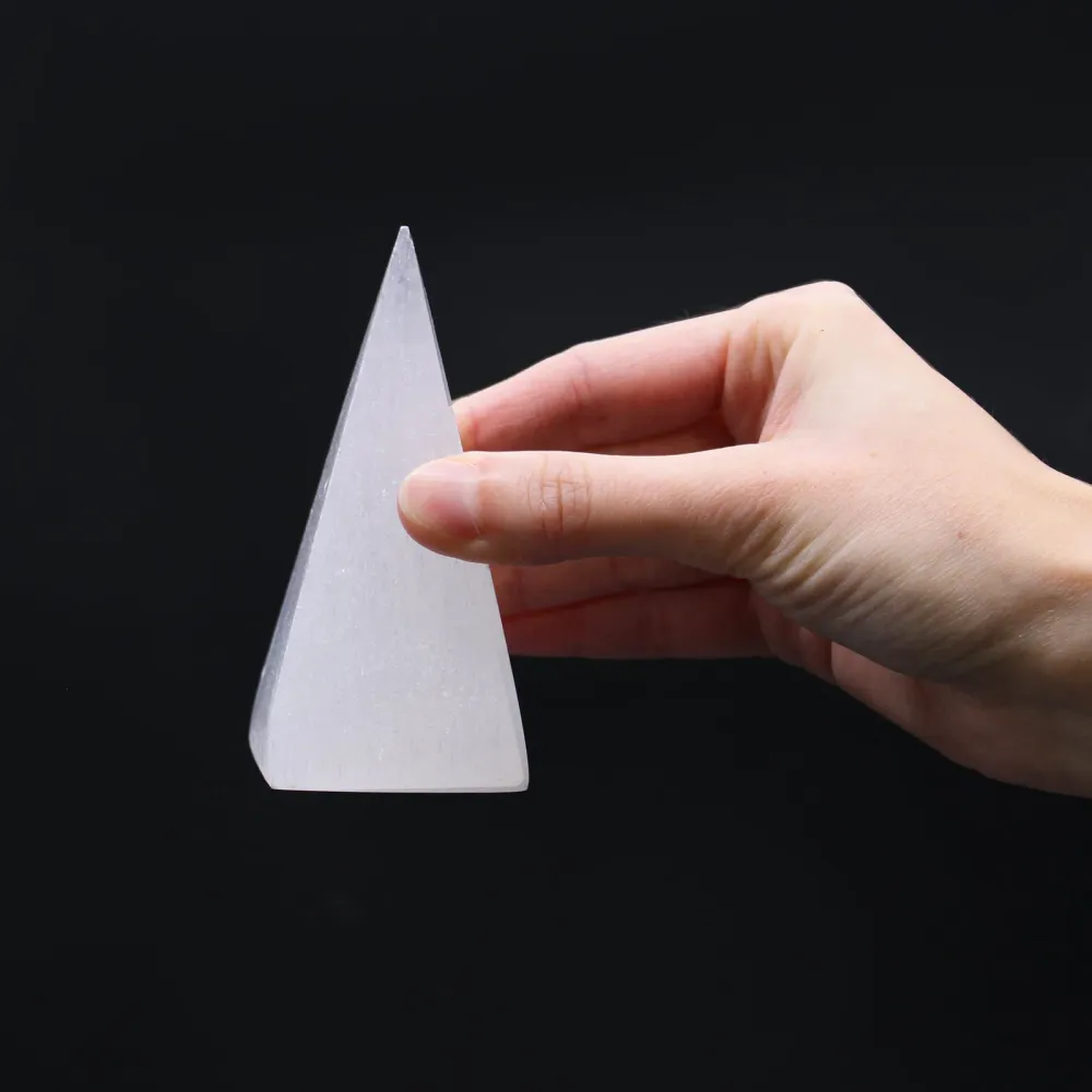 Selenit Pyramide Krystal – 10 cm