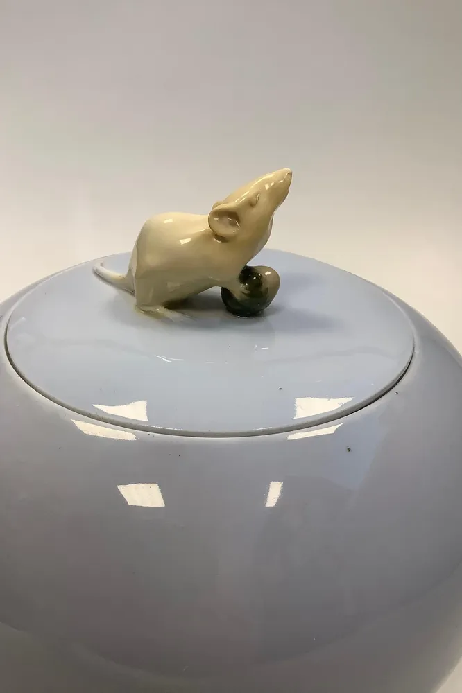 Royal Copenhagen Art Nouveau Vase med Låg af mus med nød No 1218/703