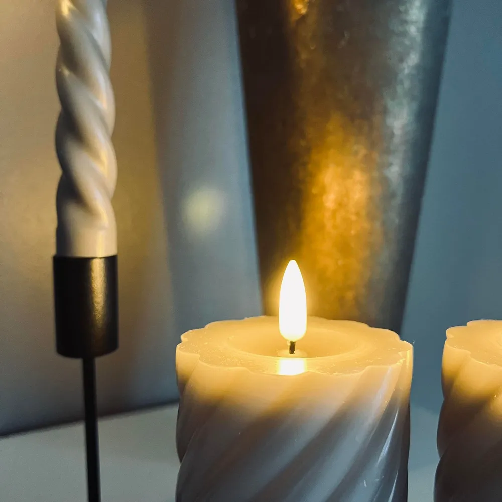 LED Lyspakke med 4 Lys og fjernbetjening - Varm grå