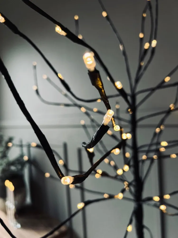 LED Træ med timer 150cm - Batteriboks godkendt Inde / Ude