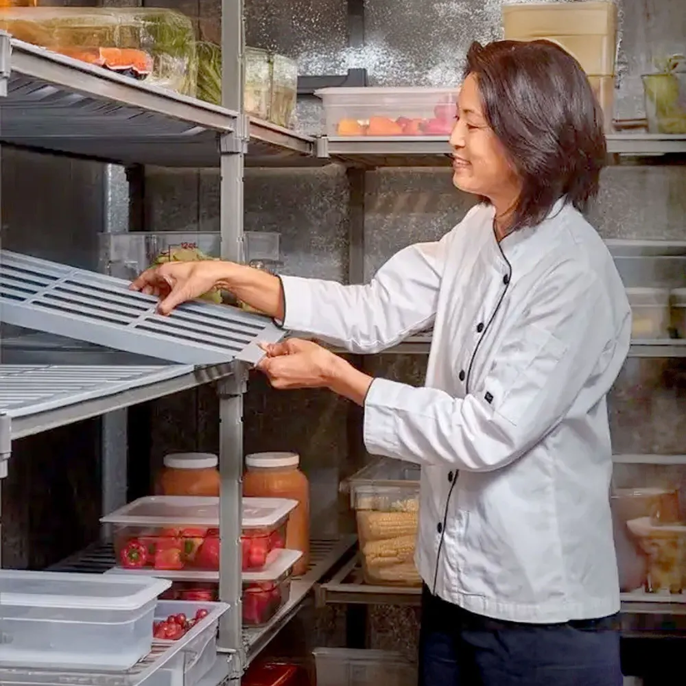 CAMBRO | Camshelving® - Basics Plus - Basisreol - 1070 mm - med 3 hylder med slidser og 1 lukket hylde