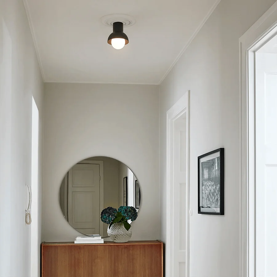 FAST LOFT NED SKYGGE LYS MAT SORT