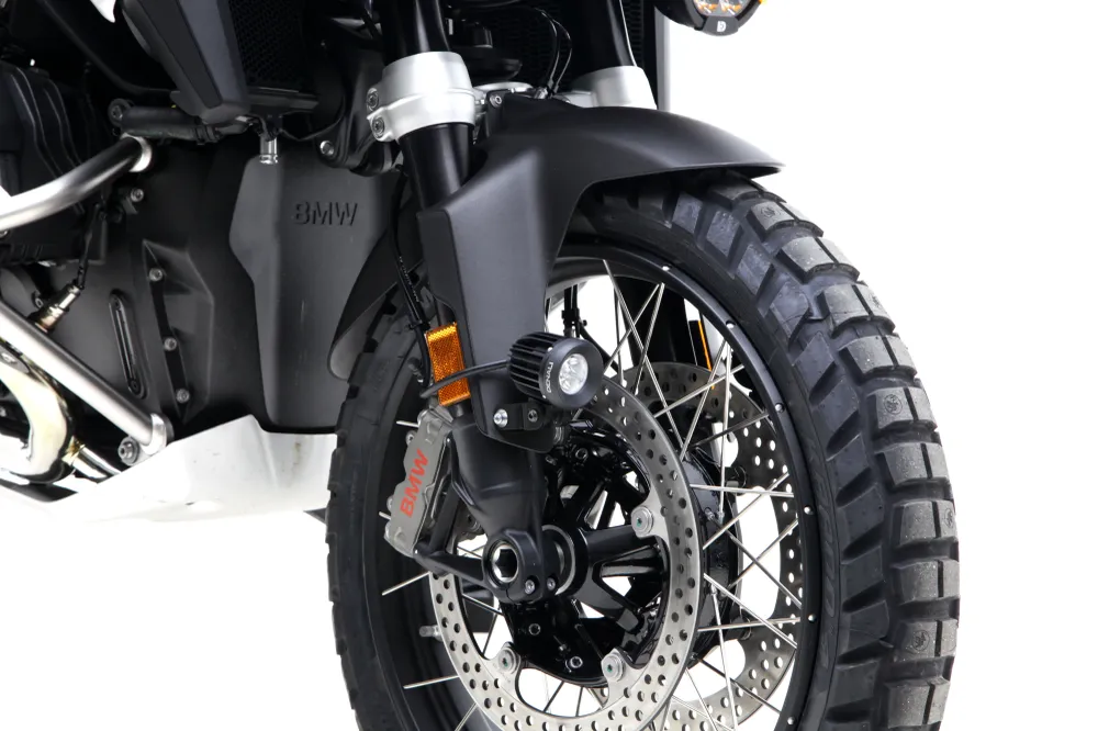 Nedre Kørelysbeslag – BMW R1300GS og R1300GS Adventure, '24-'25 DENALI Electronics