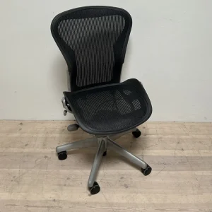 Herman Miller Aeron Vintage Kontorstol - NY RYG+SÆDE