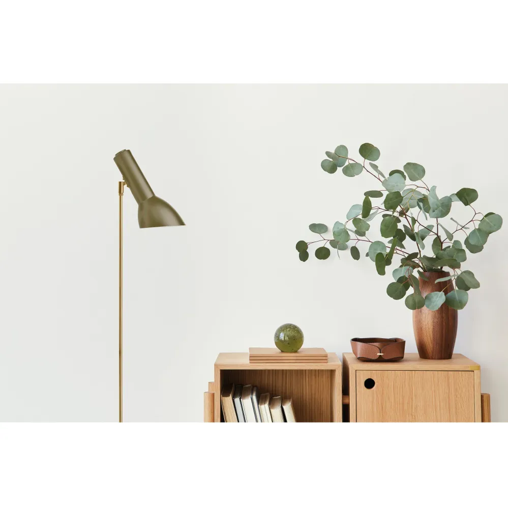 Oblique Olivengrøn/Messing - Gulvlampe | Rustic Finish