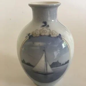 Royal Copenhagen 1925 Rundskuedagen Vase