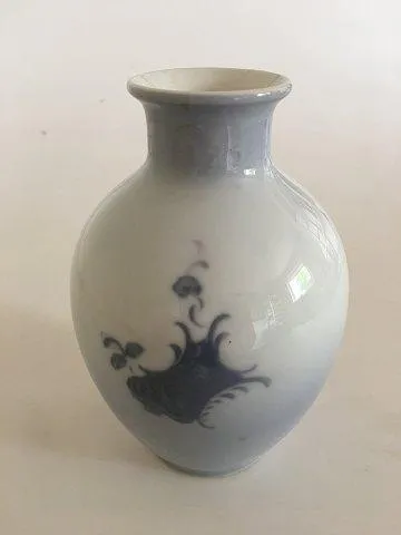 Royal Copenhagen 1925 Rundskuedagen Vase