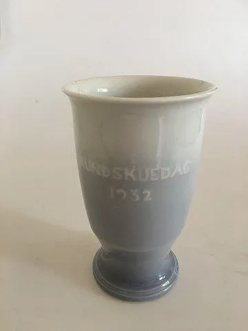 Royal Copenhagen 1932 Rundskuedagen Vase