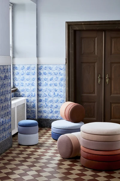 Broste Copenhagen - Pond - Pouf - Cobalt Shades - 2 størrelser