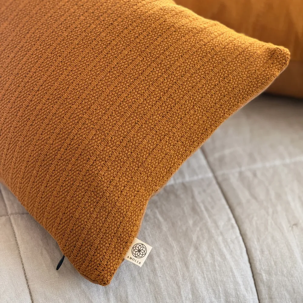 Upcycled pudebetræk, 30x50cm, brændt orange, strikket