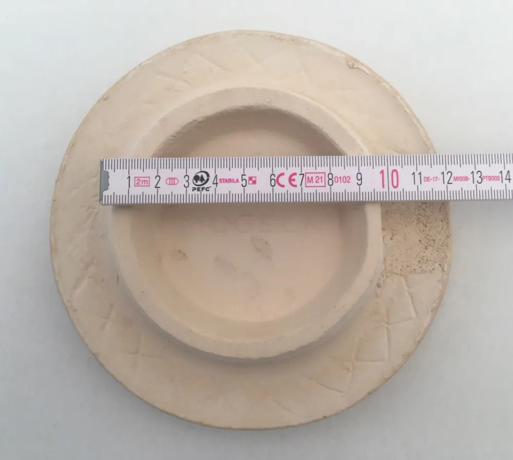 Rengøring af fliser sand, gips låg til flisebelagt komfur, omkring 15 cm