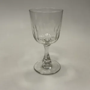Holmegaard Derby Rødvinsglas 19cm Klart glas med oliv slibing og facet slebet stilk. Fra 1890-1950