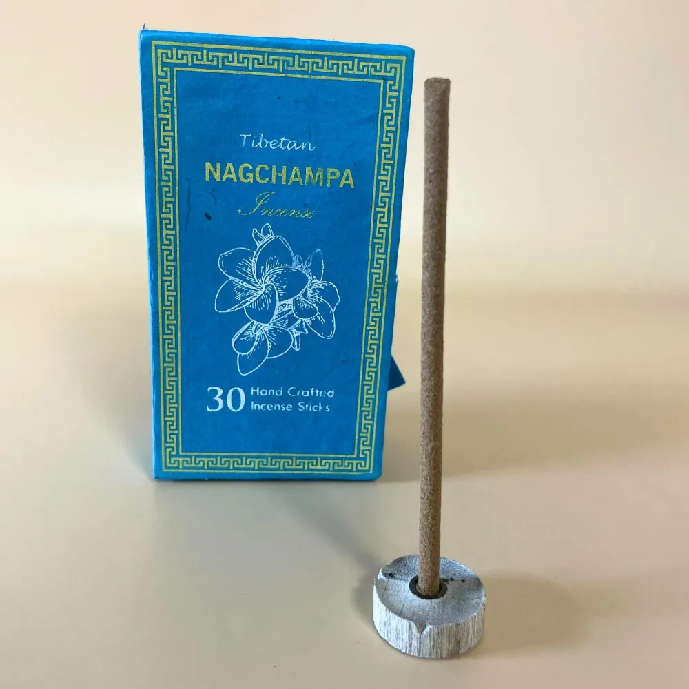 Nag Champa Røgelsessæt, 30 Stokke med Holder