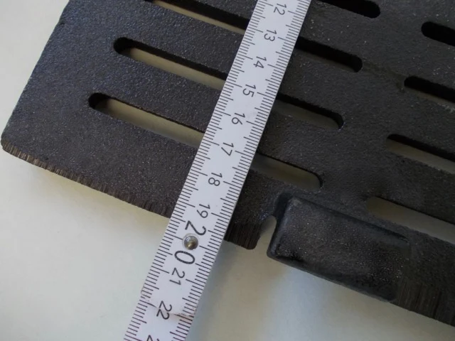 Ovn rist 19,5 x 22 cm (med næser) som en ujævn, skorstenrist