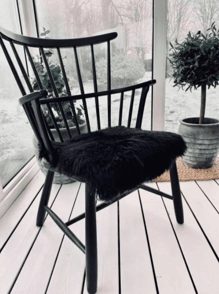 Sædeskind - lammeskind / Sort firkantet