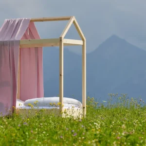 Sengehimmel muslin gyldne prikker på pink