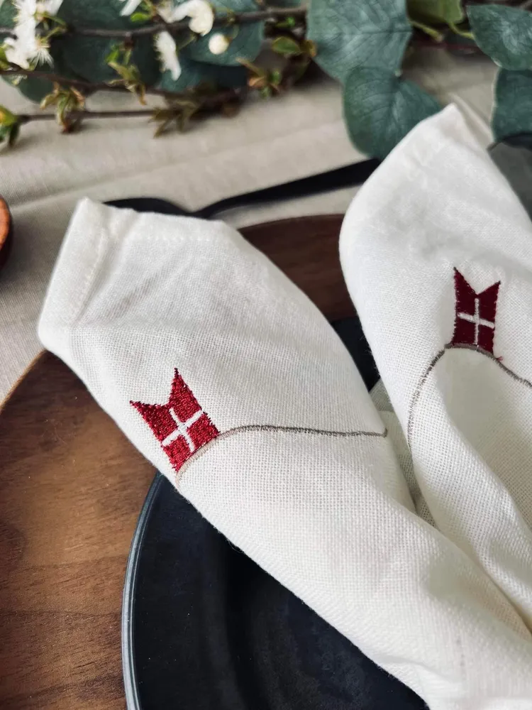 Mundservietter hvid hørmix med flag - Pakke med 4 stk
