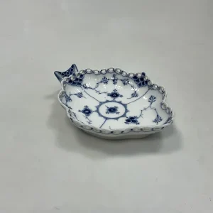 Royal Copenhagen Musselmalet Helblonde Bladformet fad No 1076
