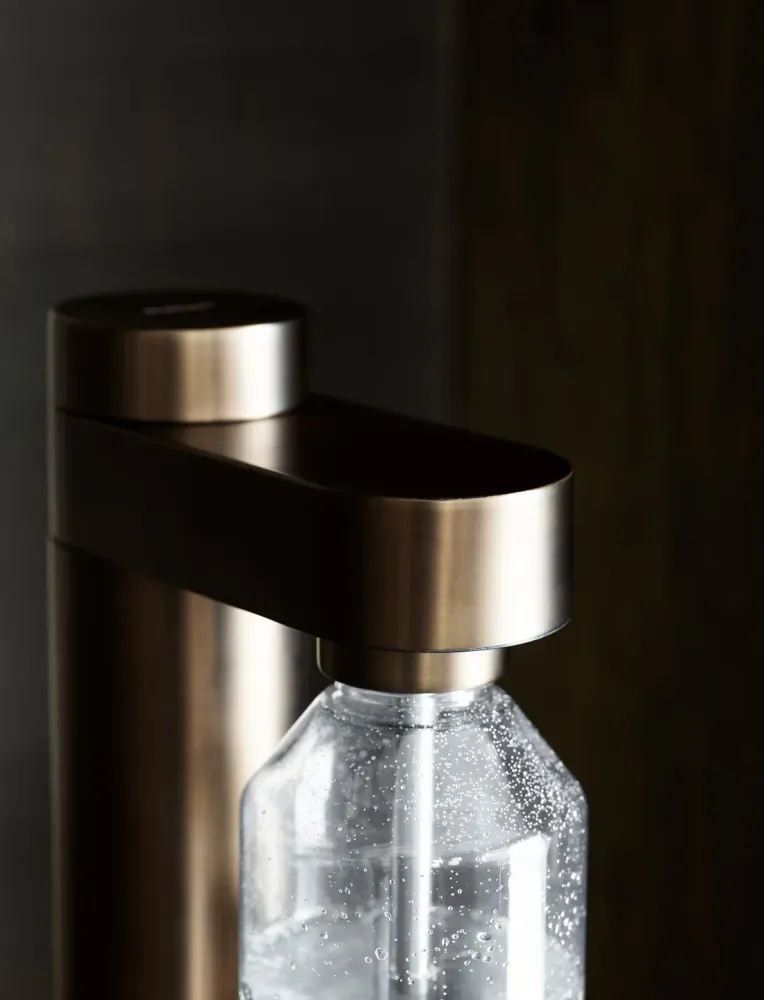 Stainless Steel Housing Stelton - Sodavandsmaskine BRUS dark espresso metallic