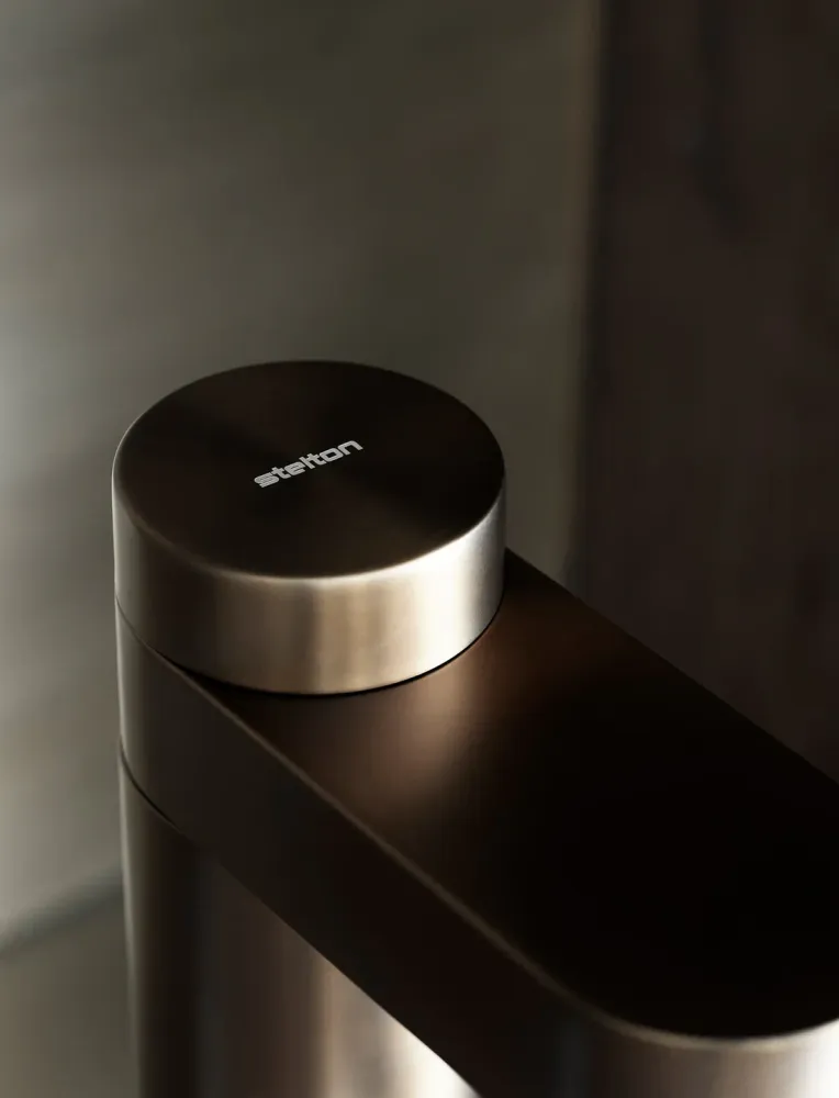 Stainless Steel Housing Stelton - Sodavandsmaskine BRUS dark espresso metallic
