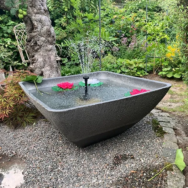 Solcellepumpe 250 med springvand og led lys
