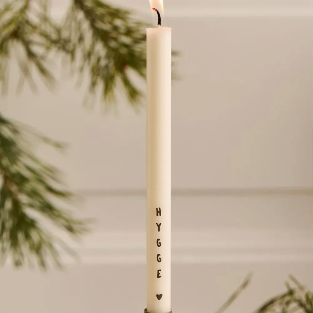 Ib Laursen - Kertelys 8 stk m/“Hygge” – Ø 1,3 cm, H 20 cm, svanemærket