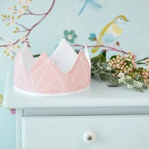 Stof krone hvide tynde diamanter på gammel pink