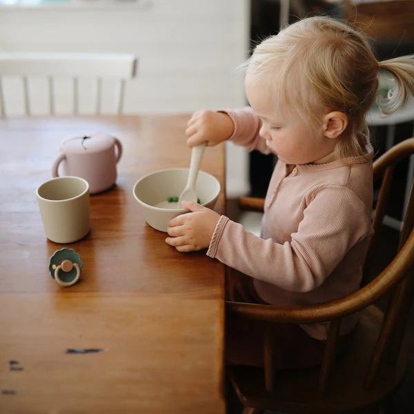Mushie Baby bestik til at lære at spise selv Sage