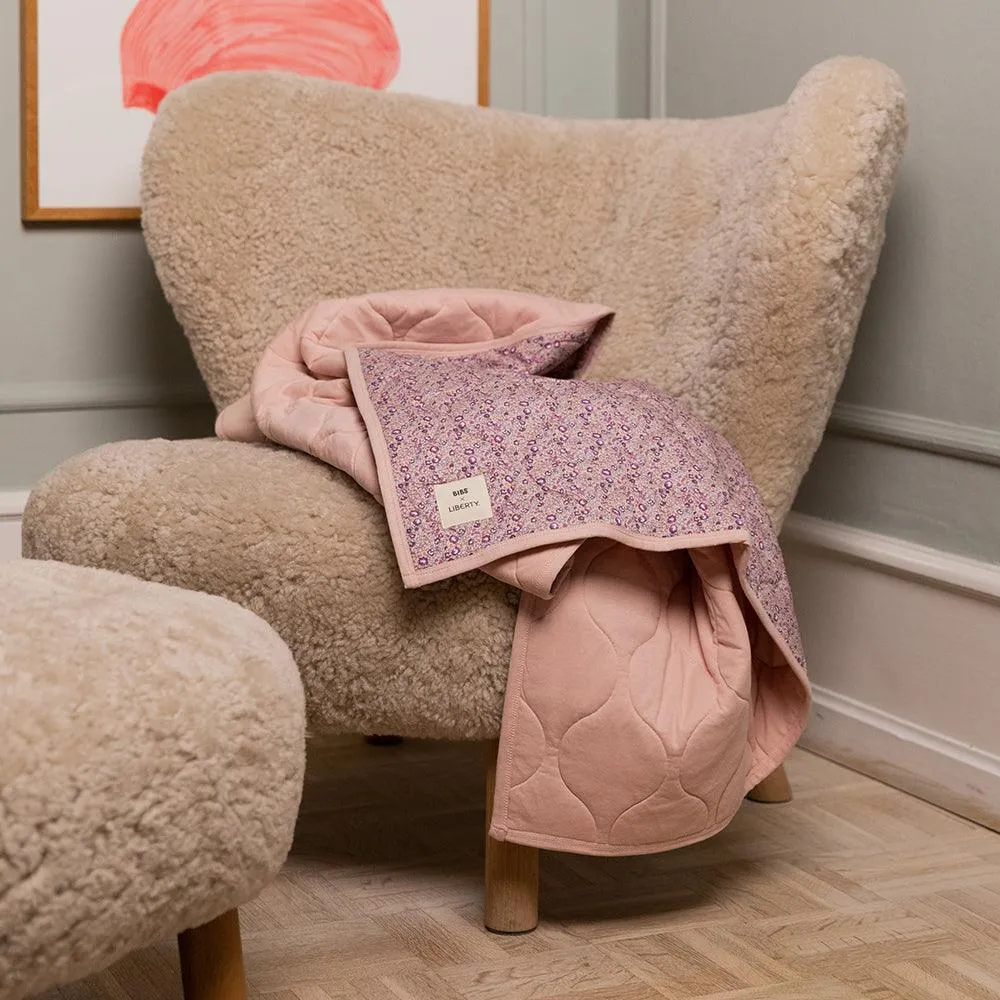 BIBS x LIBERTY Quiltet Tæppe Chamomile Lawn - Baby Blue