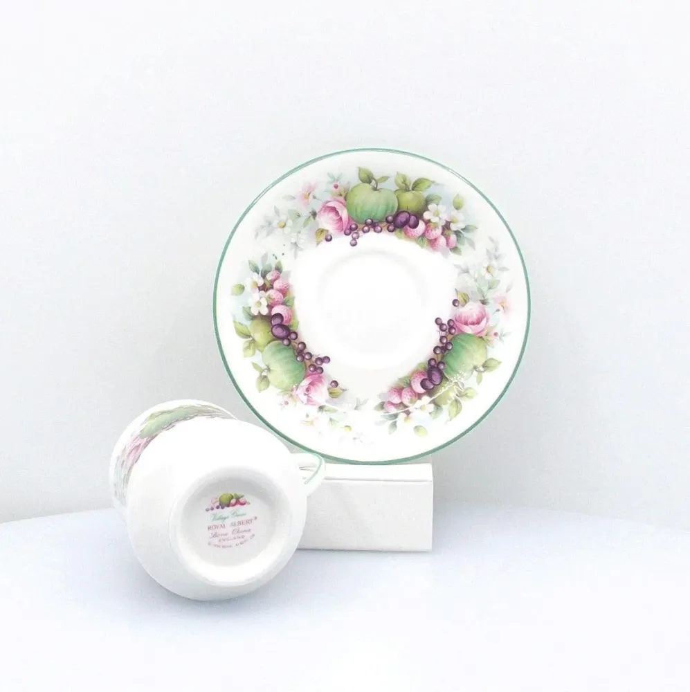 Royal Albert sæt med 12 engelske porcelænskaffekopper -B001