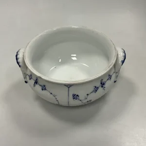 Royal Copenhagen Musselmalet Riflet Rundt Terrin No 221 uden låg