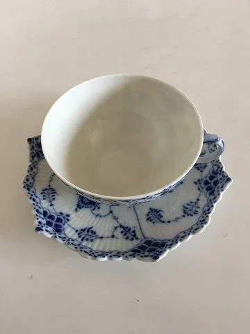 Royal Copenhagen Musselmalet Helblonde Tekop med underkop No 1130