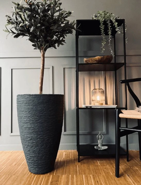 Krukke i plast - Vandret mønster - Koks H 60 cm