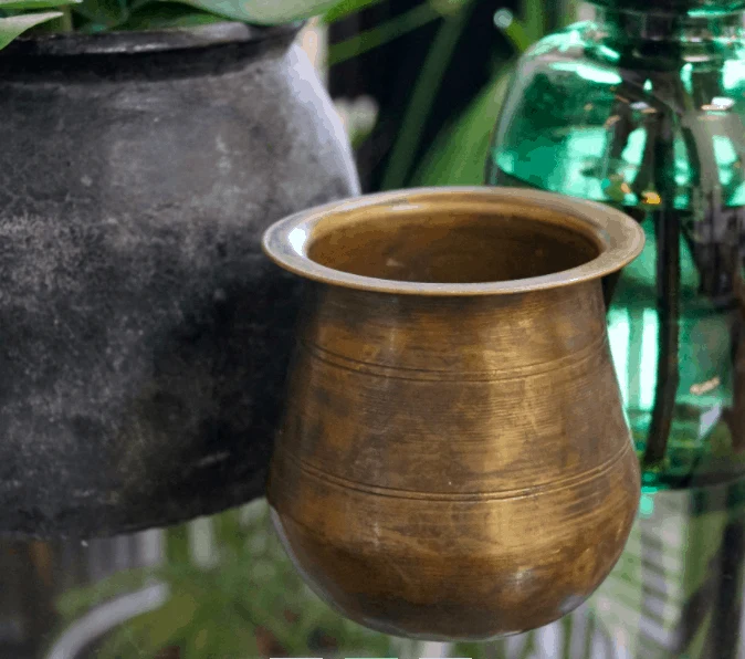 Messing krus til opbevaring - Fin patina