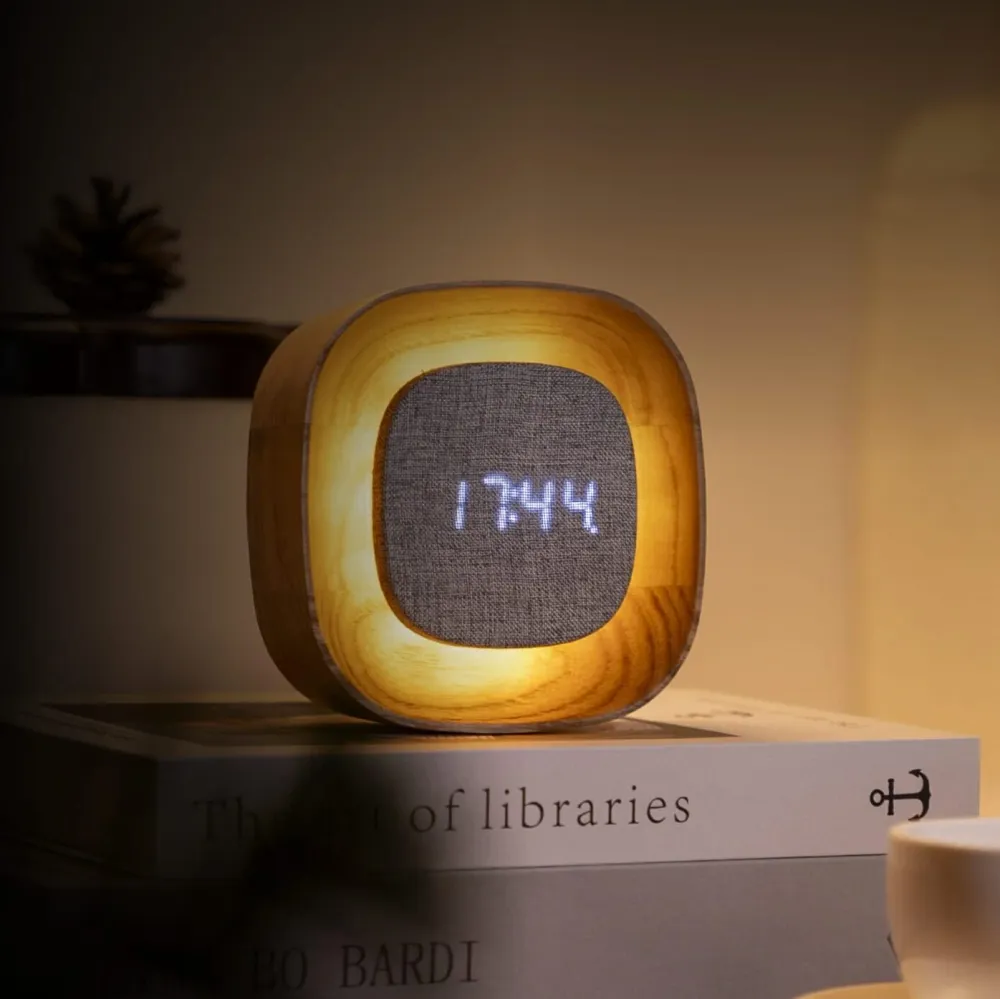 Lumos Square Clock - Vækkeur i Træ - White Ash