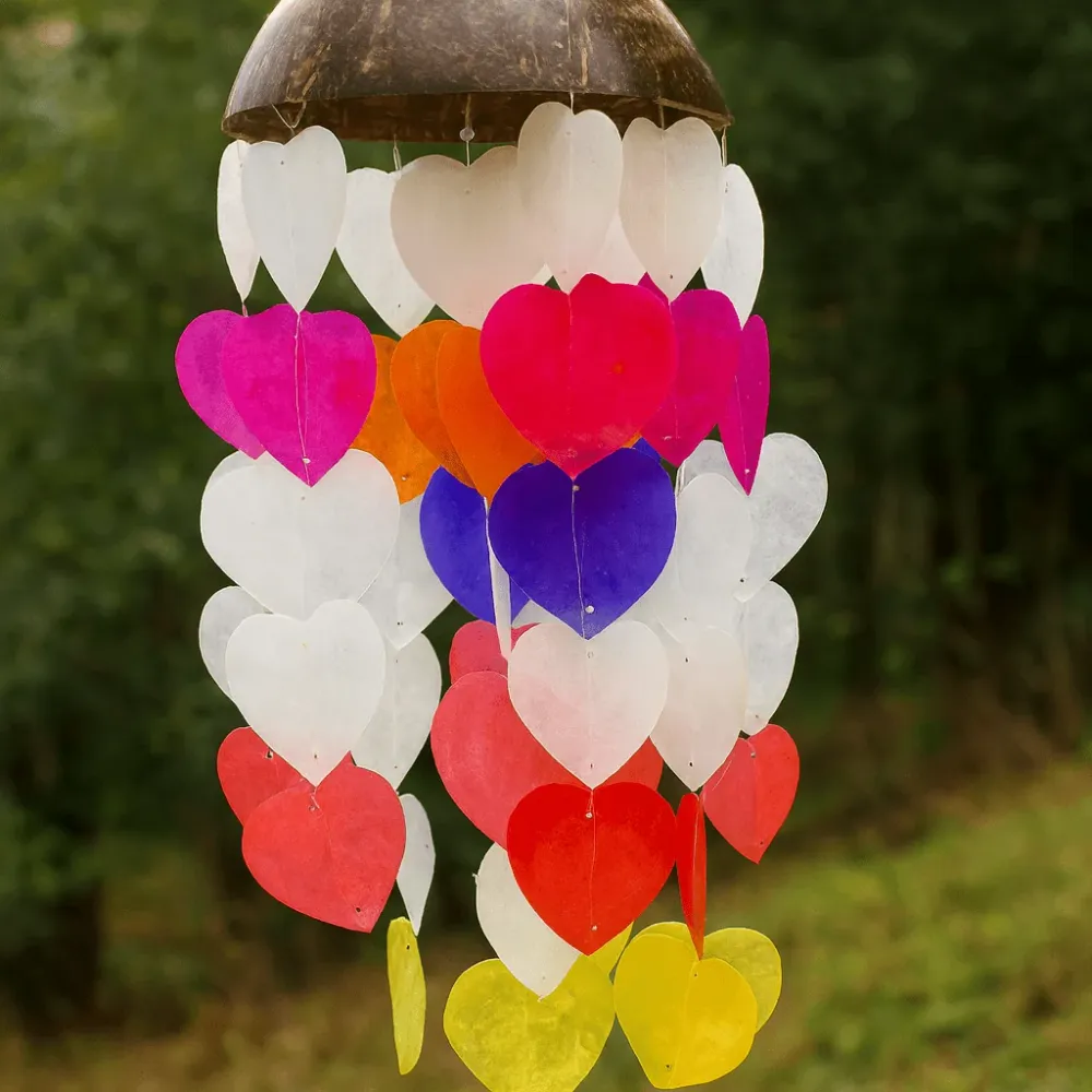 Vindspil Kokosnød og Capiz Hjerter 40cm