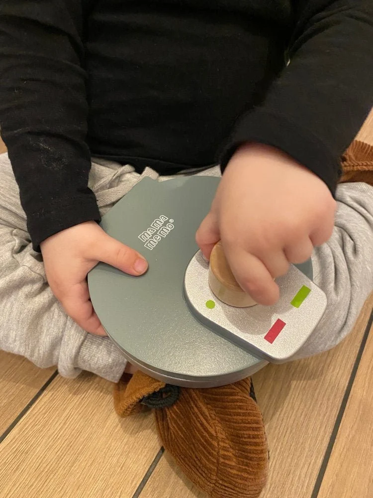Mamamemo Legekøkken- Vaffeljern i træ - Grøn - Fra 3 år.