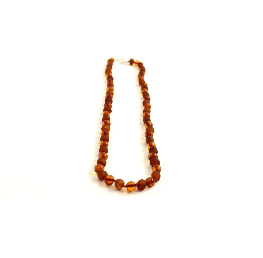 Rav halskæde med sølvlås - voksen - mat & poleret cognac - 45 cm.