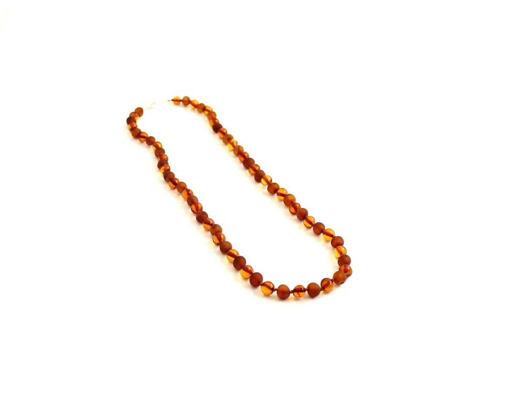 Rav halskæde med sølvlås - voksen - mat & poleret cognac - 45 cm.